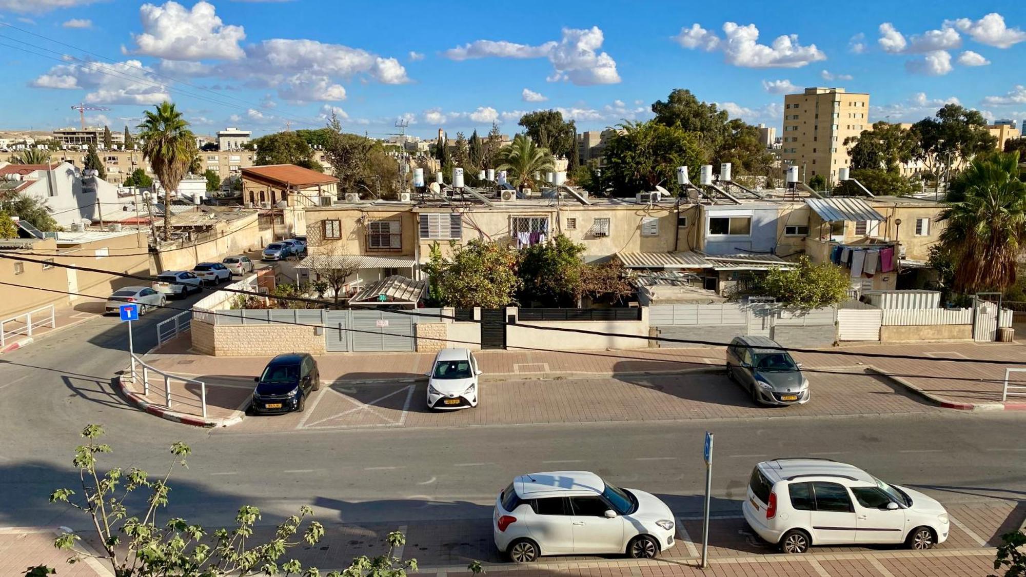 דירה יפיפיה! מיקום מעולה! אוניברסיטת בן גוריון, סורוקה, שוק, פארק! Apartment Beersheba