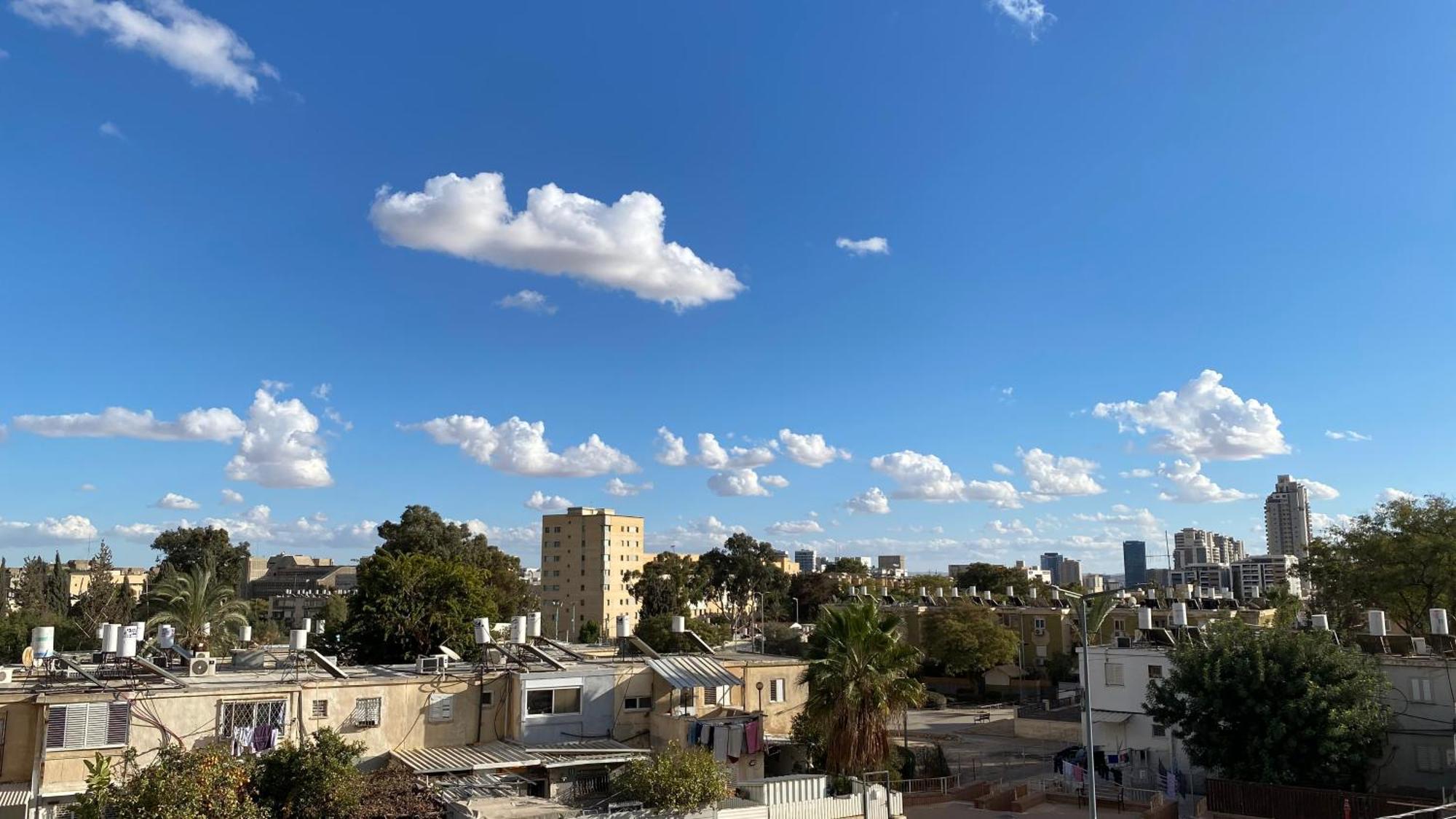 דירה יפיפיה! מיקום מעולה! אוניברסיטת בן גוריון, סורוקה, שוק, פארק! Beersheba